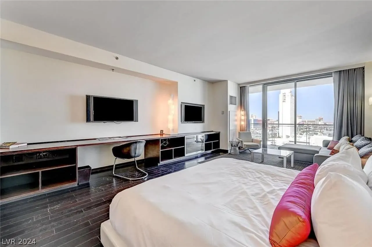 Apartment Luxurious Studio Balcony Access 26319 Las Vegas