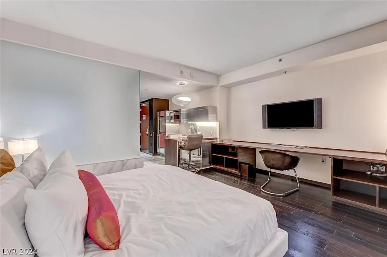 Apartment Luxurious Studio Balcony Access 26319 Las Vegas